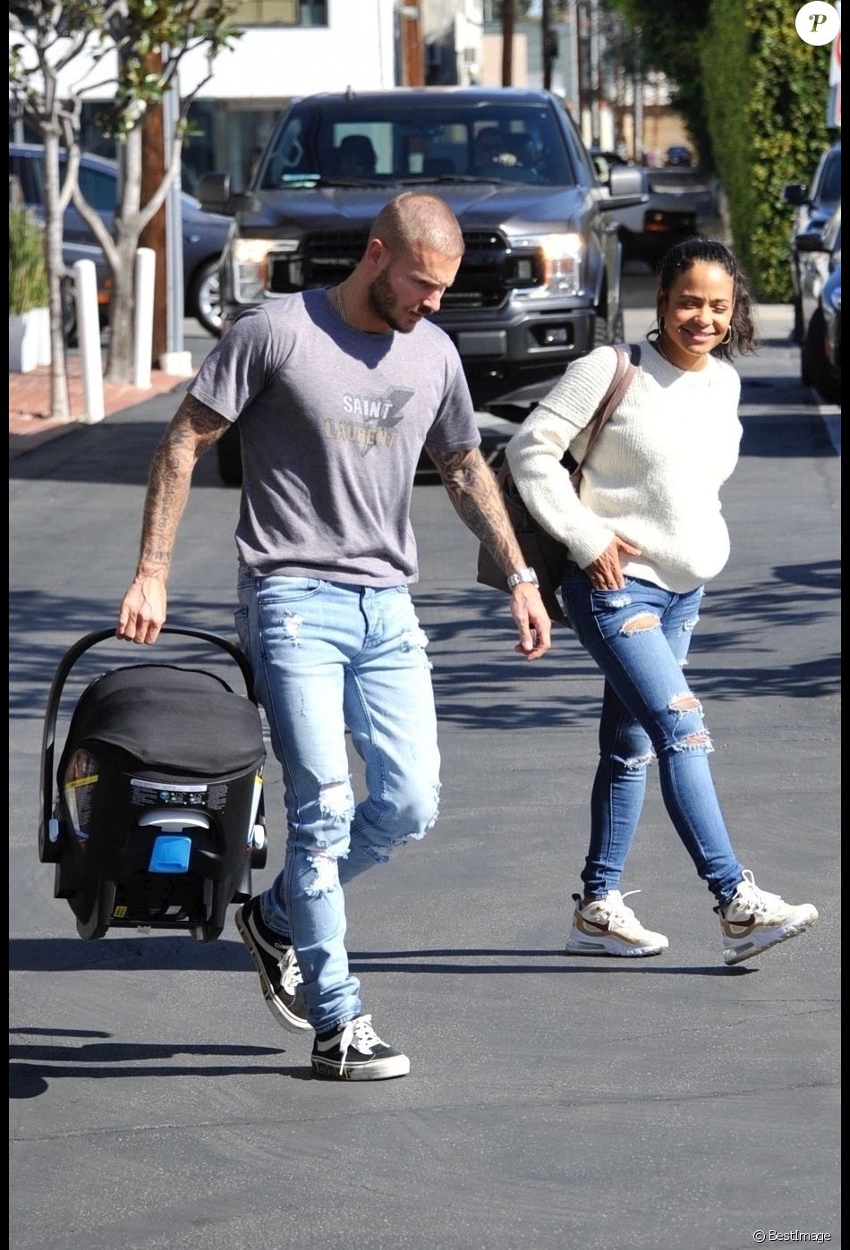 Matt Pokora et sa compagne Christina Milian se baladent avec leur fils