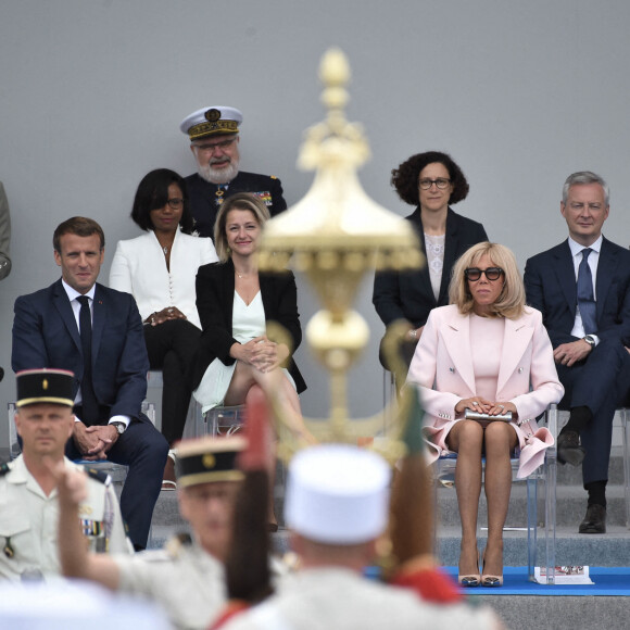 Jean-Michel Blanquer, ministre de l'éducation nationale et de la jeunesse et des sports, le président Emmanuel Macron, Elisabeth Moreno, ministre déléguée en charge de l'égalité entre les femmes et les hommes, de la diversité et de l'égalité des chances, Bernard Rogel, chef de l'état-major particulier du président de la République, Barbara Pompili, ministre de la transition écologique , Emmanuelle Wargon, ministre déléguée en charge du logement, la première dame Brigitte Macron, Bruno Le Maire, ministre de l'économie et des finances et de la relance lors de la cérémonie du 14 juillet à Paris le 14 juillet 2020. © Eliot Blondet / Pool / Bestimage