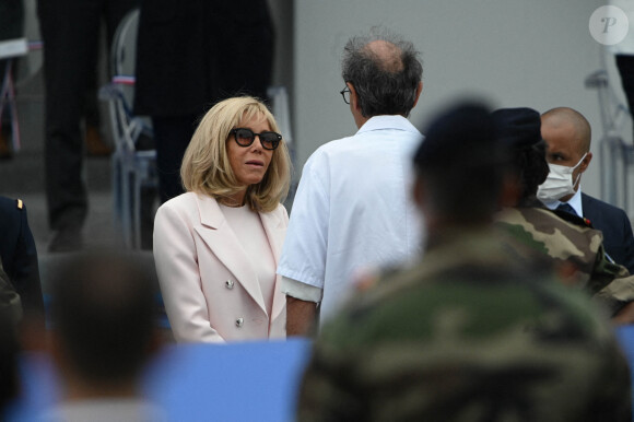 La première dame Brigitte Macron lors de la cérémonie du 14 juillet à Paris le 14 juillet 2020. © Eliot Blondet / Pool / Bestimage