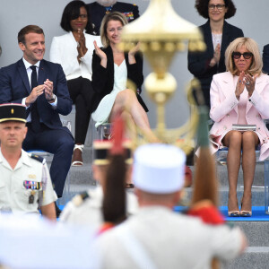 Jean-Michel Blanquer, ministre de l'éducation nationale et de la jeunesse et des sports, le président Emmanuel Macron, Elisabeth Moreno, ministre déléguée en charge de l'égalité entre les femmes et les hommes, de la diversité et de l'égalité des chances, Barbara Pompili, ministre de la transition écologique, la première dame Brigitte Macron lors de la cérémonie du 14 juillet à Paris le 14 juillet 2020. © Eliot Blondet / Pool / Bestimage