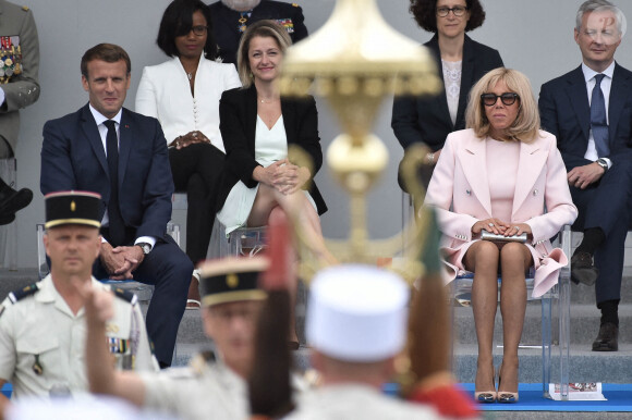 Le président Emmanuel Macron, Elisabeth Moreno, ministre déléguée en charge de l'égalité entre les femmes et les hommes, de la diversité et de l'égalité des chances, Barbara Pompili, ministre de la transition écologique, la première dame Brigitte Macron lors de la cérémonie du 14 juillet à Paris le 14 juillet 2020. © Eliot Blondet / Pool / Bestimage