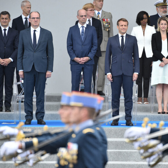 Gérald Darmanin, ministre de l'Intérieur, Jean Castex, premier ministre, Jean-Michel Blanquer, ministre de l'éducation nationale et de la jeunesse et des sports, le président Emmanuel Macron, Elisabeth Moreno, ministre déléguée en charge de l'égalité entre les femmes et les hommes, de la diversité et de l'égalité des chances, Barbara Pompili, ministre de la transition écologique, la première dame Brigitte Macron lors de la cérémonie du 14 juillet à Paris le 14 juillet 2020. © Eliot Blondet / Pool / Bestimage
