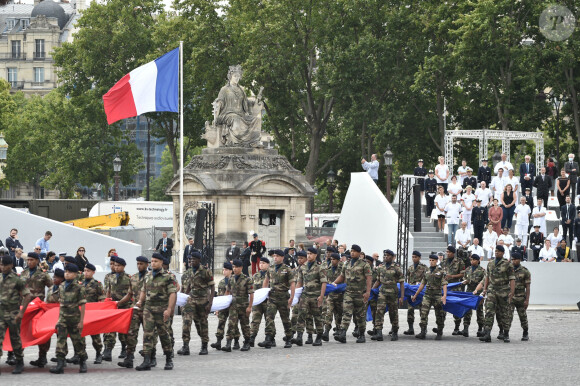 Défilé personnels soignants et militaires lors de la cérémonie du 14 juillet à Paris le 14 juillet 2020. © Eliot Blondet / Pool / Bestimage