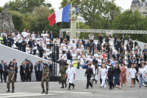 Défilé personnels soignants et militaires lors de la cérémonie du 14 juillet à Paris le 14 juillet 2020. © Eliot Blondet / Pool / Bestimage