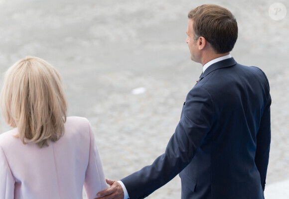 Le président Emmanuel Macron, la première dame Brigitte Macron lors de la cérémonie du 14 juillet à Paris le 14 juillet 2020. © Jacques Witt / Pool / Bestimage