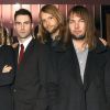Matt Flynn, Jesse Carmichael, Adam Levine, James Valentine et Mickey Madden : Maroon 5 en 2007 lors de la présentation à Londres de l'album Playback.