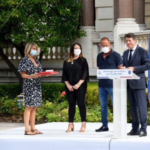 Christian Estrosi, le maire de Nice, a remis au nom du président de la république la médailles des victimes au parents de la petite Laura Borla, durant la Cérémonie d'Hommage Municipal aux victimes de l'attentat du 14 Juillet 2016 à Nice le 14 juillet 2020. © Bruno Bebert / Bestimage