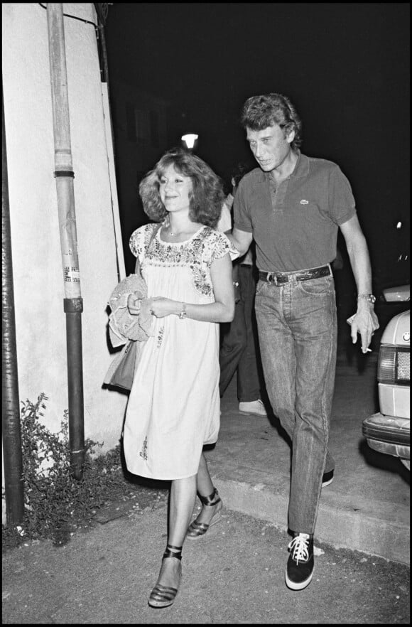 Johnny Hallyday et Nathalie Baye sur la Côte d'Azur en 1983.