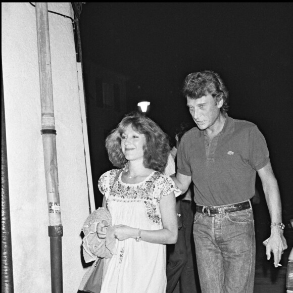 Johnny Hallyday et Nathalie Baye sur la Côte d'Azur en 1983.