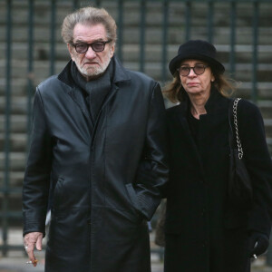 Eddy Mitchell et sa femme Muriel - Sorties de l'église de la Madeleine après les obsèques de Johnny Hallyday à Paris - Le 9 décembre 2017