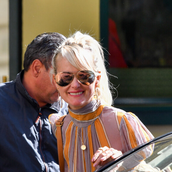 Laeticia Hallyday à la sortie du restaurant "Mon Square" à Paris le 19 septembre 2019.