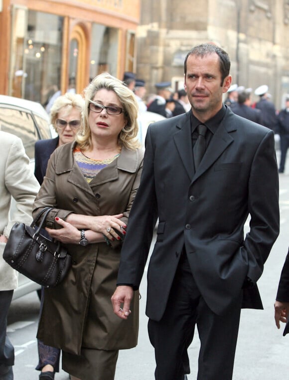 Catherine Deneuve et Christian Vadim - Funérailles de Jean-Claude Brialy sur l'île Saint-Louis à Paris. Le 4 juin 2007. @ABACAPRESS.COM