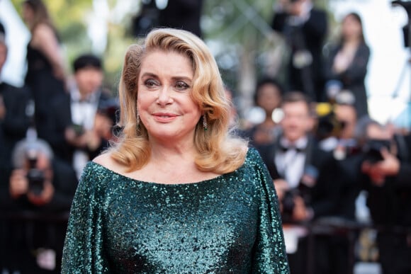 Catherine Deneuve - Montée des marches du film "Hors Normes" pour la clôture du 72e Festival International du Film de Cannes. Le 25 mai 2019 © Borde / Bestimage