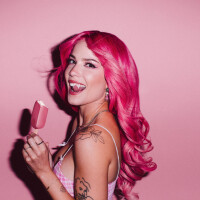 Halsey : Toute rose et gourmande, elle devient égérie Magnum