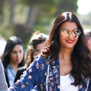 Aishwarya Rai se promène sur la croisette lors du 72ème Festival International du Film de Cannes, France, le 20 mai 2019.