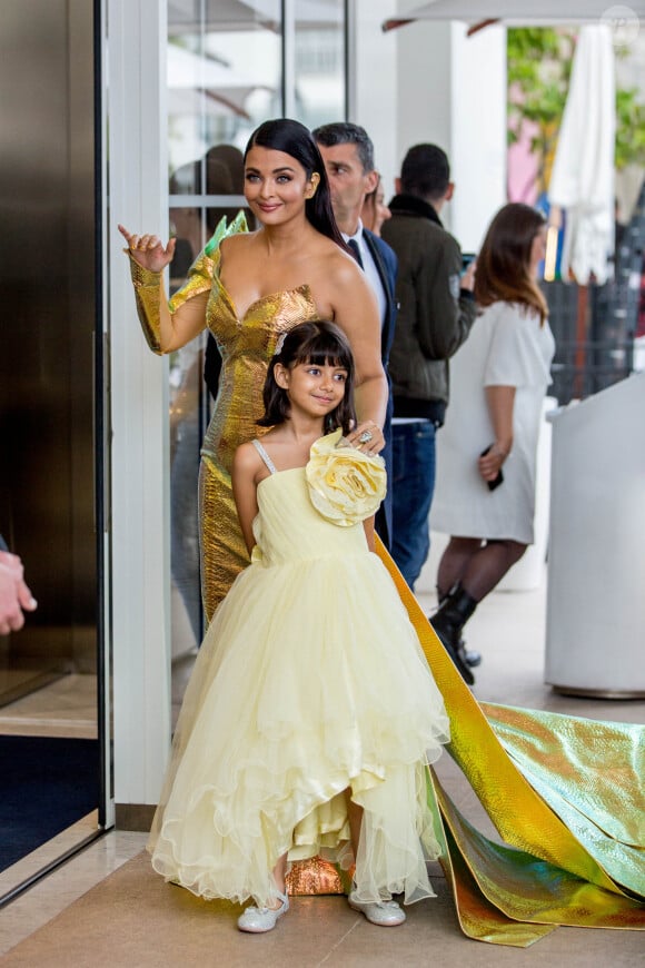 Aishwarya Rai et sa fille Aaradhya Bachchan est devant l'hôtel Martinez lors du 72ème Festival International du Film de Cannes, le 19 mai 2019.