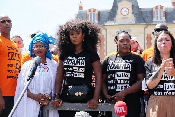 Marche pour Adama Traoré décédé le 19 juillet 2016 en présence de sa soeur Assa Traoré à Beaumont-sur-Oise le 18 juillet 2020.