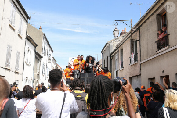 Marche pour Adama Traoré décédé le 19 juillet 2016 en présence de sa soeur Assa Traoré à Beaumont-sur-Oise le 18 juillet 2020.