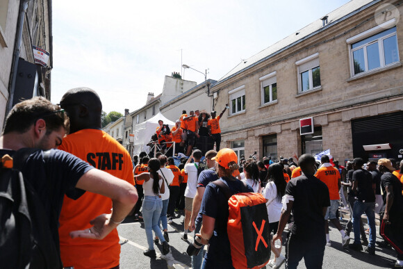 Marche pour Adama Traoré décédé le 19 juillet 2016 en présence de sa soeur Assa Traoré à Beaumont-sur-Oise le 18 juillet 2020.