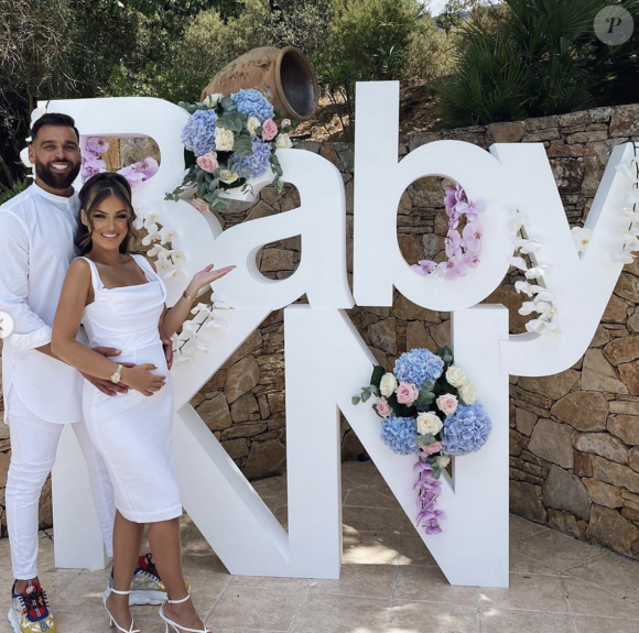 Kamila et Noré ont organisé une baby shower digne d'un mariage dimanche 19 juillet 2020. La jeune femme, enceinte de son premier enfant, a annoncé le sexe du bébé à ses invités.