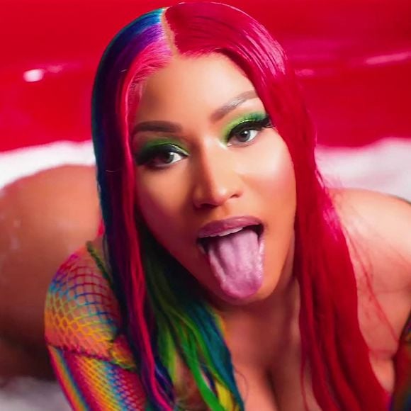 Nicki Minaj topless dans le nouveau clip "Trollz" aux côtés du rappeur Tekashi 6ix9ine. Los Angeles. Le 12 juin 2020.