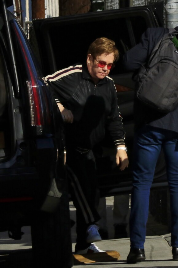Elton John arrive dans les studios de l'émission 'Jimmy Kimmel Live!' à Hollywood, le 15 octobre 2019. © CPA / Bestimage