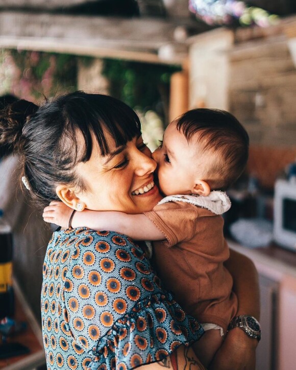 Alizée avec sa fille Maggy (6 mois), le 24 mai 2020.