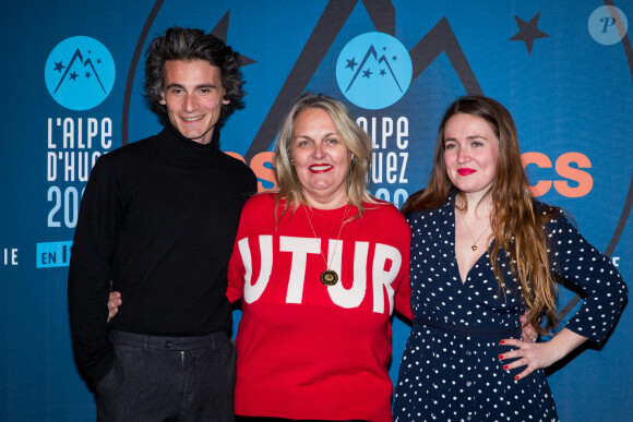 Valérie Damidot avec ses enfants Norman et Roxanne Damidot en photocall lors du 23e festival international du film de comédie de l'Alpe d'Huez, le 18 janvier 2020. © Cyril Moreau/Bestimage