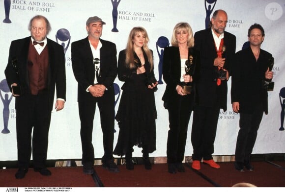 Peter Green (premier en partant de la gauche) lors de leur introduction au Rock and Roll Hall of Fame à New York. Janvier 1998.