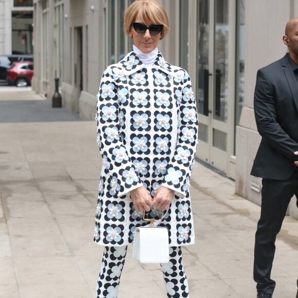 Celine Dion sort de son hôtel pour se rendre à son concert à Long Island dans l'État de New York, le 3 mars 2020