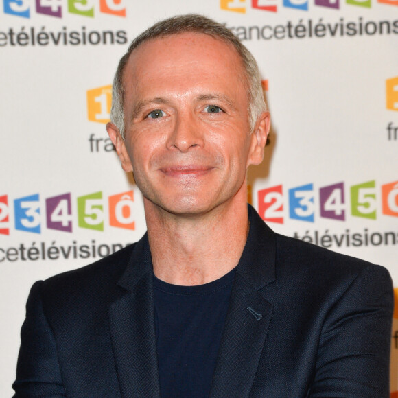 Samuel Étienne lors du photocall de la présentation de la nouvelle dynamique 2017-2018 de France Télévisions. Paris, le 5 juillet 2017. © Guirec Coadic/Bestimage