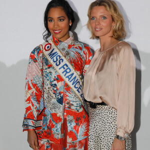Clémence Botino (Miss France 2020) et Sylvie Tellier (Miss France 2002 et présidente du comité Miss France) lors du déjeuner d'affaires "Edition Spéciale Femmes" de la 5ème édition du Chinese Business Club à l'occasion de la journée internationales des droits des femmes au Pavillon Cambon Potel et Chabot, à Paris, France, le 9 mars 2020.  © Rachid Bellak/Bestimage