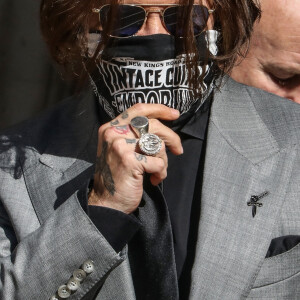 Johnny Depp la sortie de la cour royal de justice à Londres, pour le procès en diffamation contre le magazine The Sun Newspaper, le 28 juillet 2020.