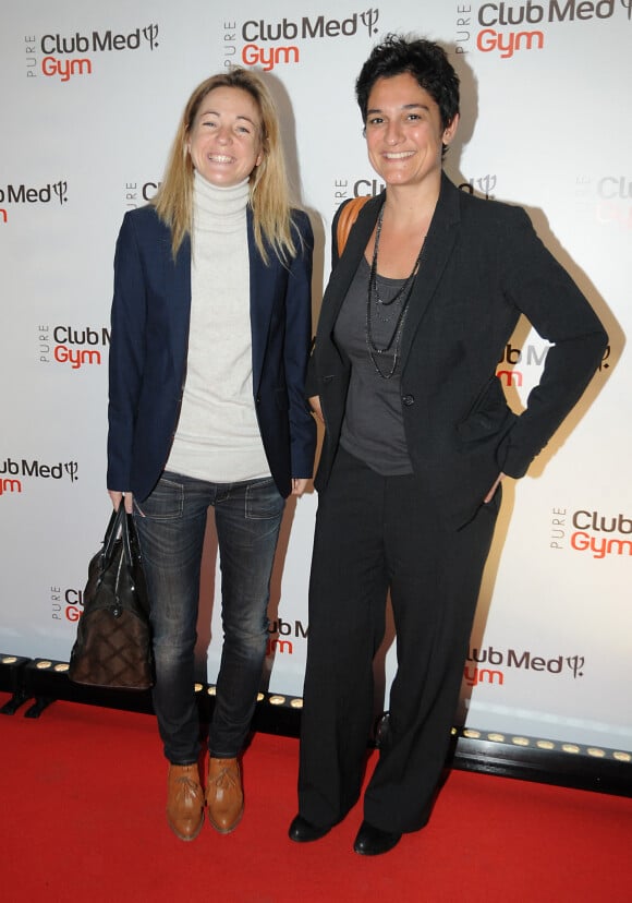 Anne-Laure Sibon de la "Star Academy" à l'inauguration du Pure Club Med Gym à la place de la Bastille, à Paris, le 7 juin 2012