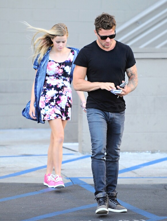 Exclusif - Reese Witherspoon a rencontré son ex-mari Ryan Phillippe et leur fille Ava à Westwood, le 4 août 2015.