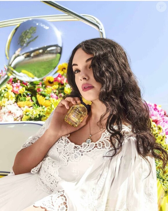 Deva Cassel pour sa première campagne publicitaire pour Dolce&Gabbana. La fille de Monica Bellucci et Vincent Cassel est l'égérie du parfum Dolce Shine.