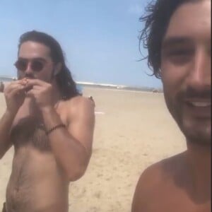 Jérémy Fréro partage sa journée à la plage avec Laure Manaudou, Lou et des amis, le 30 juillet 2020, en story Instagram