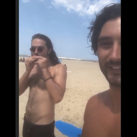 Jérémy Fréro partage sa journée à la plage avec Laure Manaudou, Lou et des amis, le 30 juillet 2020, en story Instagram
