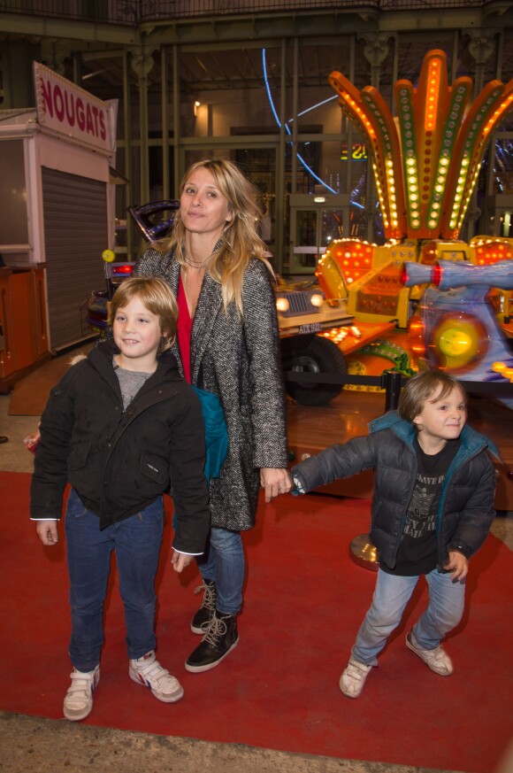 Sarah Lavoine avec ses enfants Milo et Roman - Inauguration de la 3ème édition "Jours de Fêtes" au Grand Palais à Paris le 17 décembre 2015.