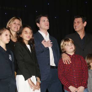 Jean-Stanislas Poniatowski (père de Sarah), Sarah Lavoine, Giulia (fille d'Anne Marcassus), Marc Lavoine et ses fils Roman et Milo - Le chanteur Marc Lavoine inaugure sa statue de cire au Musée Grévin à Paris le 1er février 2016. ©Denis Guignebourg/Bestimage