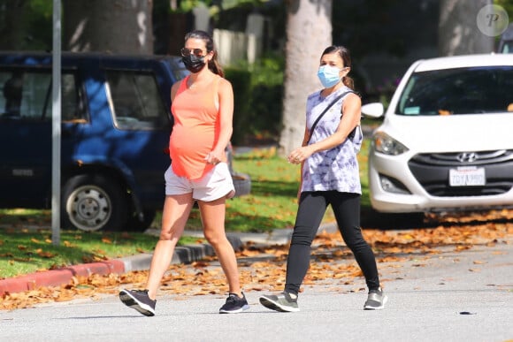 Exclusif - Lea Michele, enceinte, se balade avec sa mère Edith Sarfati. Santa Monica, Los Angeles, le 28 juillet 2020.