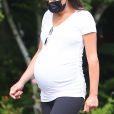 Exclusif - Lea Michele, enceinte, se balade avec sa mère Edith Sarfati. Santa Monica, Los Angeles, le 30 juillet 2020.