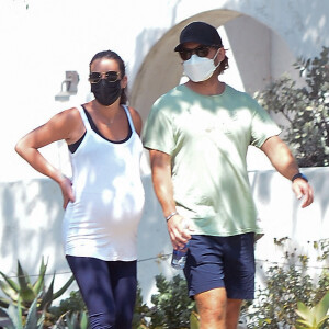 Exclusif - Lea Michele, enceinte, se balade avec son mari Zandy Reich. Los Angeles, le 30 juillet 2020.