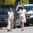 Exclusif - Lea Michele, enceinte, se balade avec son mari Zandy Reich et sa mère Edith. Santa Monica, Los Angeles, le 6 juillet 2020.