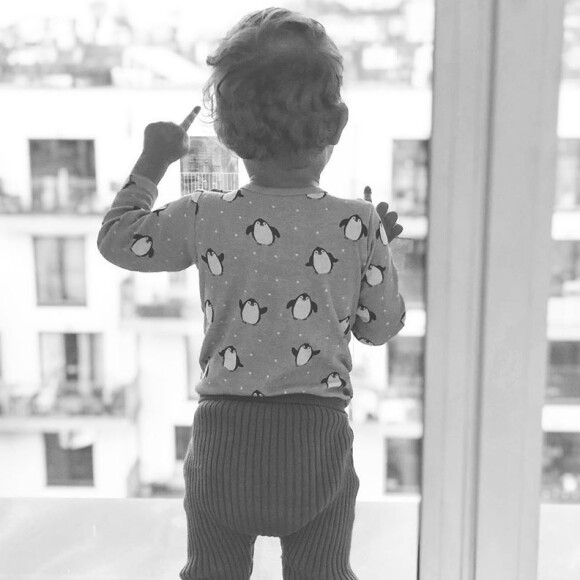 Coralie Barbier a publié une photo de leur fils sur Instagram pour appeler au respect du confinement, en période de pandémie de coronavirus. Mars 2020.