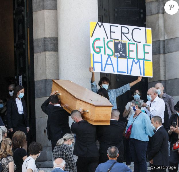 Arrivées aux obsèques de Gisèle Halimi au Père Lachaise à Paris. Le 6 août 2020