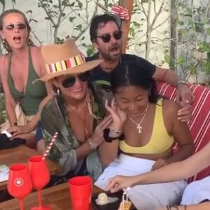 Laeticia Hallyday a fêté les 16 ans de sa fille Jade sur l'île de Saint-Barthélemy le 3 août 2020. Son compagnon Pascal Balland se trouvait à ses côtés.