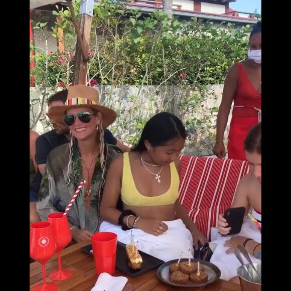 Laeticia Hallyday a fêté les 16 ans de sa fille Jade sur l'île de Saint-Barthélemy le 3 août 2020. Son compagnon Pascal Balland se trouvait à ses côtés.