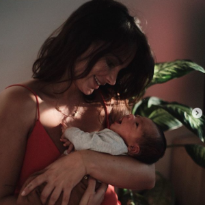 Jade Leboeuf dévoile pour la première fois le visage d'Elon James. Le 14 août 2020.