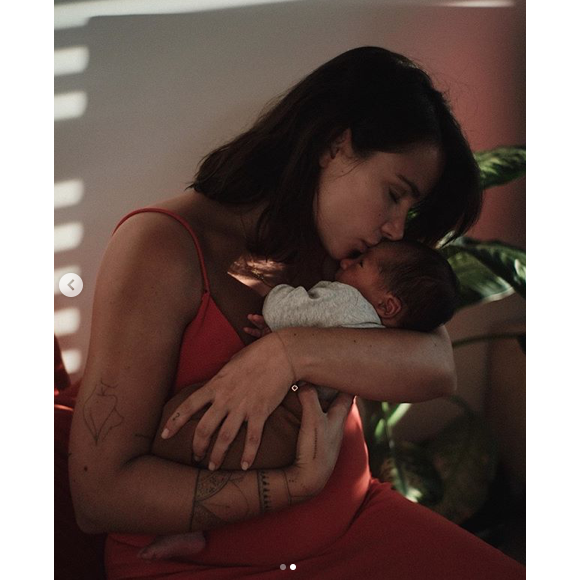 Jade Leboeuf dévoile pour la première fois le visage d'Elon James. Le 14 août 2020.